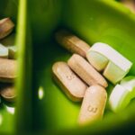 tabletki w zielonym pojemniku